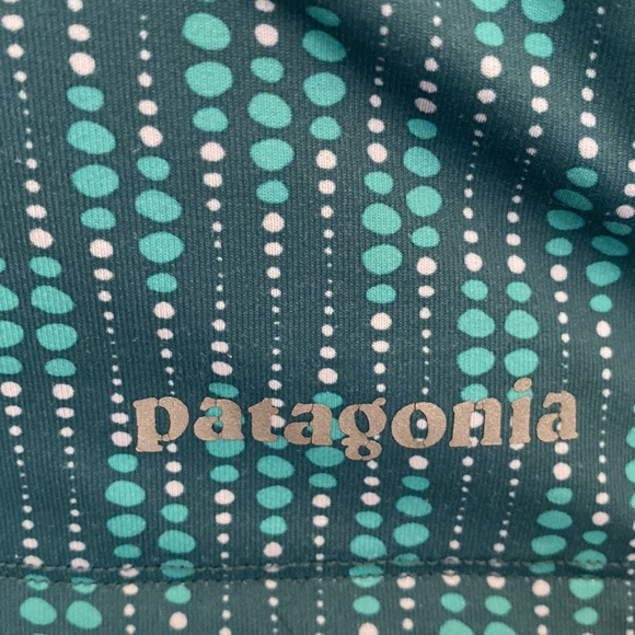 Sz M Patagonia Hoodie - Stretchy with Unique Features- Excelllent Condition ❤️😊 - Picture 3 of 13